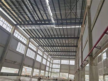 YX38-152-914開(kāi)口樓承板安裝現(xiàn)場(chǎng)